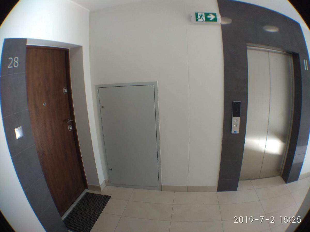 1110 Smialego 39 - Tanie Pokoje W Apartamencie - Samodzielne Zameldowanie - Self Check In Poznan Exterior photo